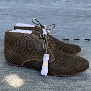 Women’s shoes size 8